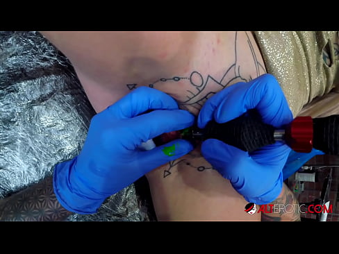 ❤️ Fìor tattooed hottie Sully Savage fhuair tattoo air a clitoris ️ Fucking aig gd.xxxpornimages.ru ☑